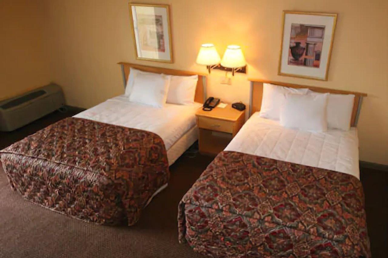 Knights Inn Six Flags Lodge West Ruang foto